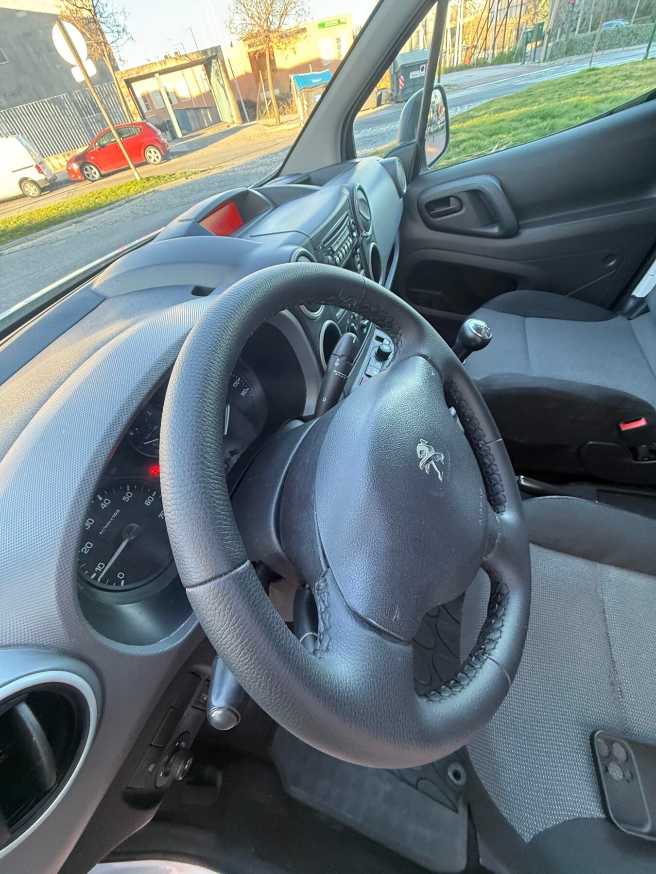 PEUGEOT Partner Furgón cerrado 1.6 hdi 90cv