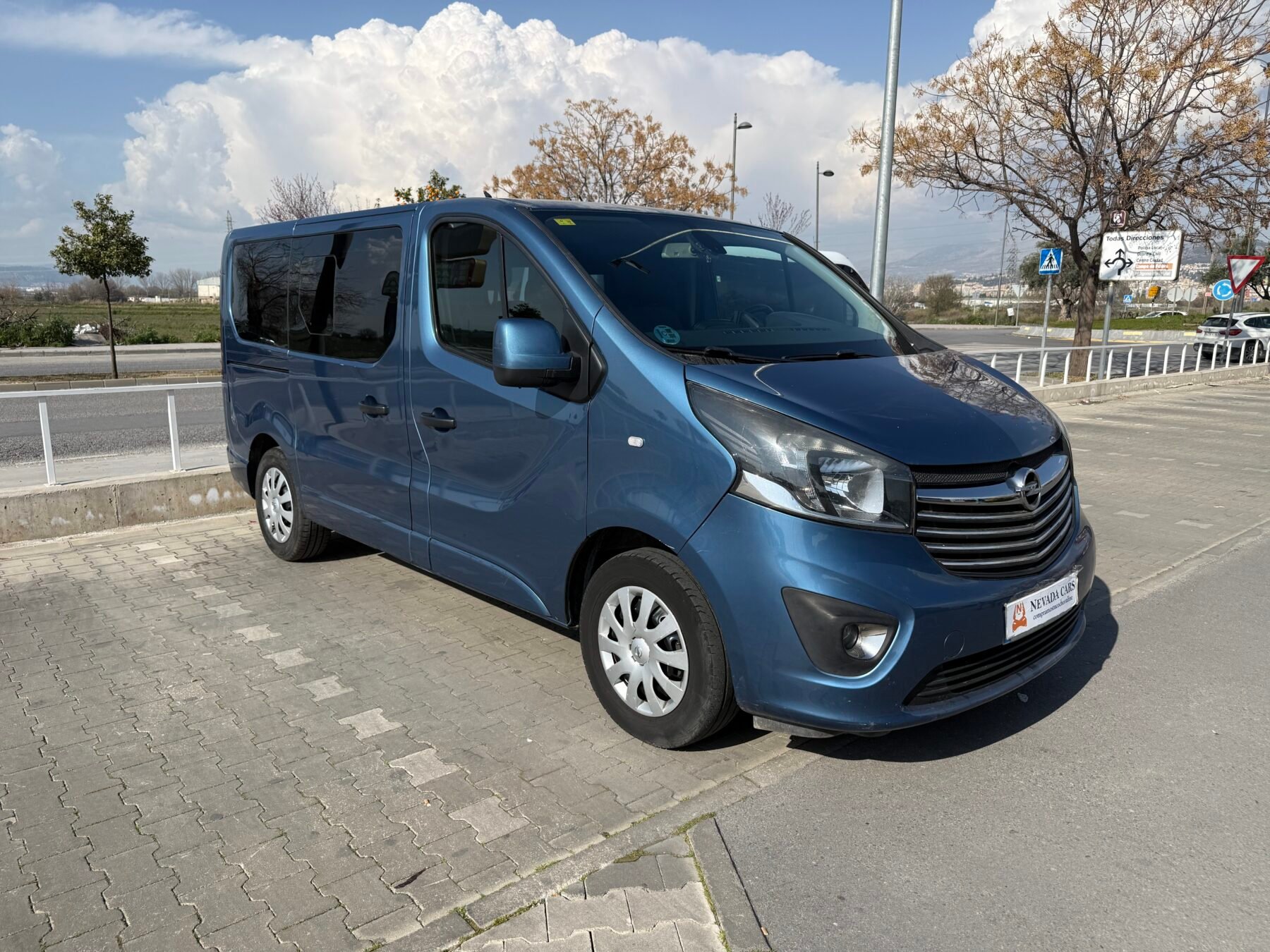 OPEL Vivaro 9 plazas 