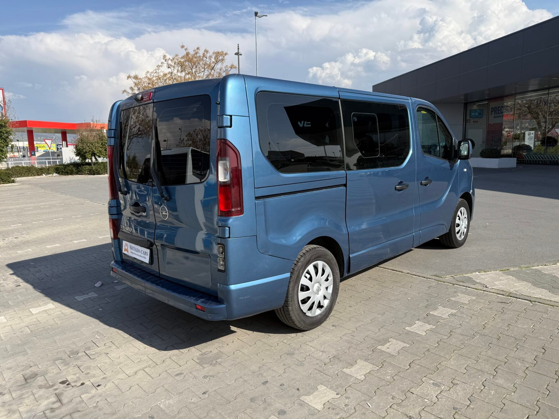 OPEL Vivaro 9 plazas 