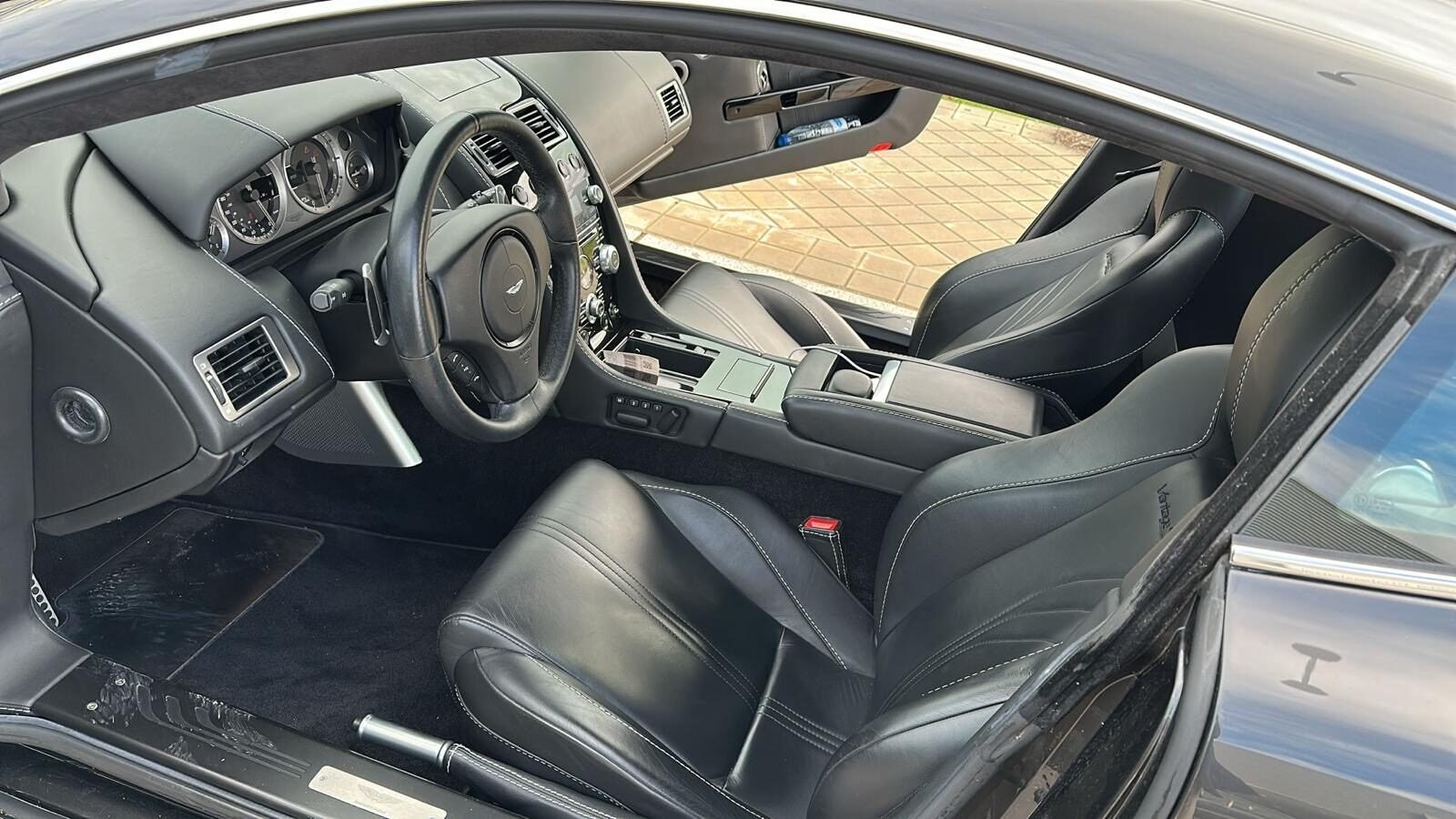 ASTON MARTIN Vantage V8 Sportshift