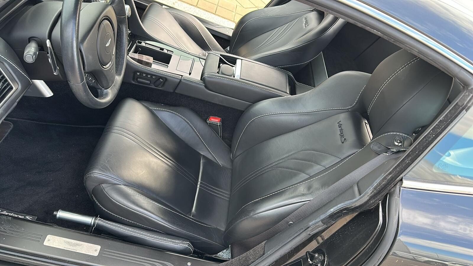 ASTON MARTIN Vantage V8 Sportshift