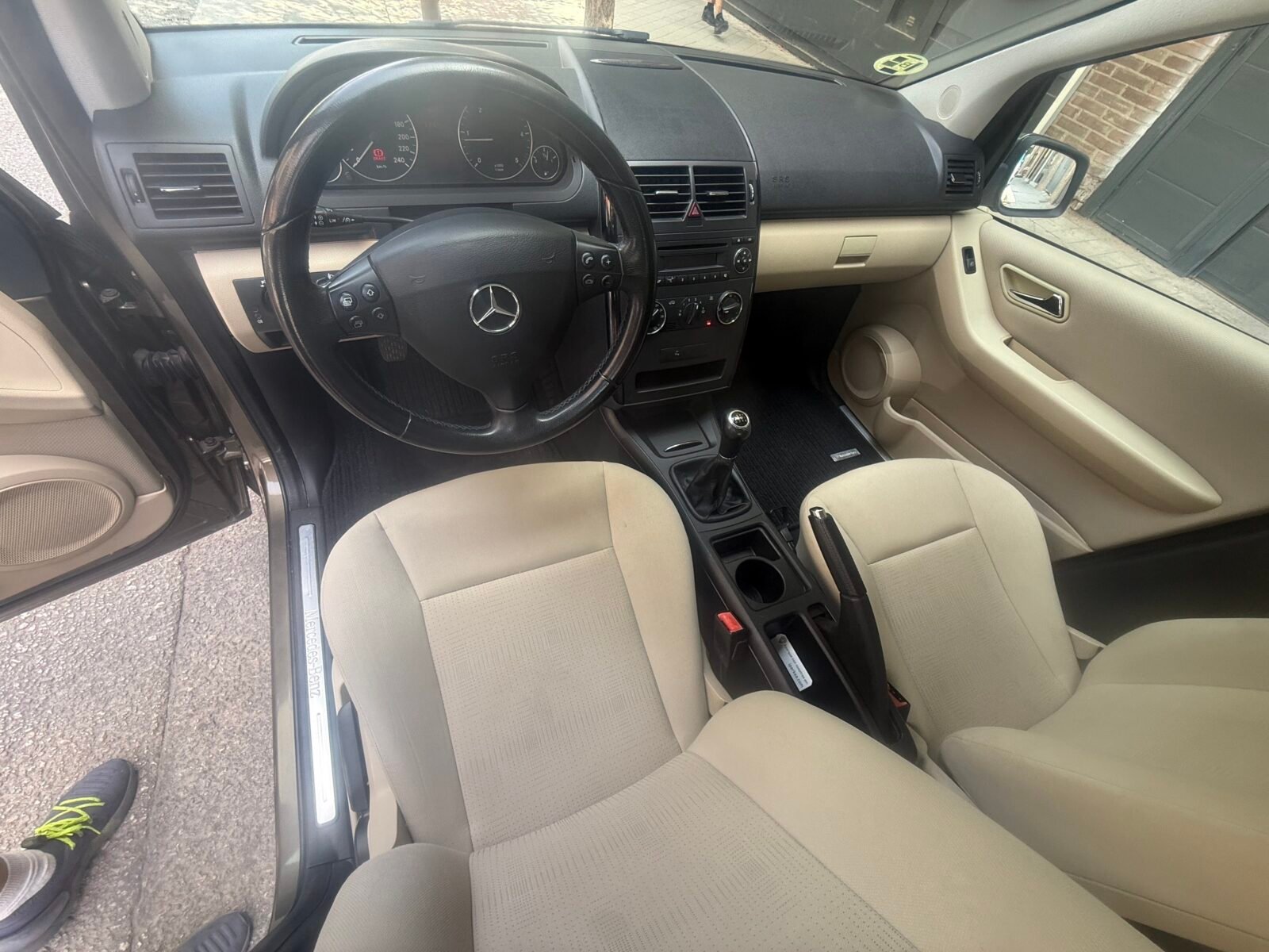 MERCEDES-BENZ Clase A180