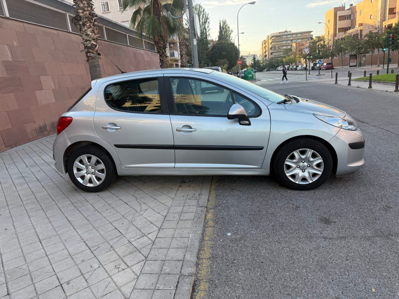 PEUGEOT 207 1.6 hdi 90