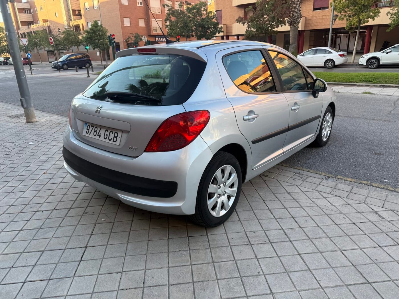 PEUGEOT 207 1.6 hdi 90