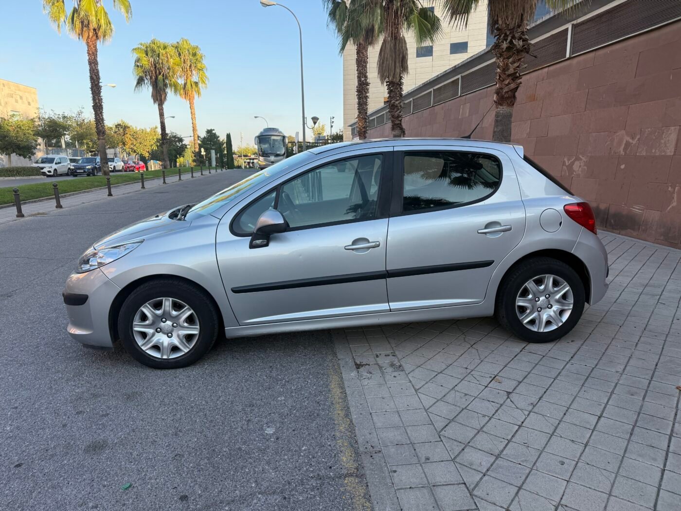 PEUGEOT 207 1.6 hdi 90