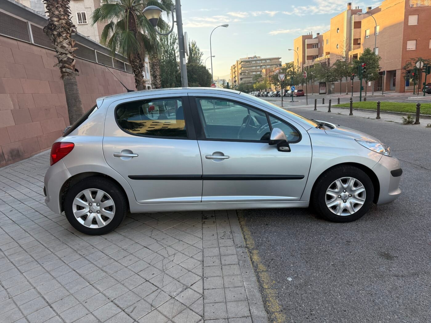 PEUGEOT 207 1.6 hdi 90